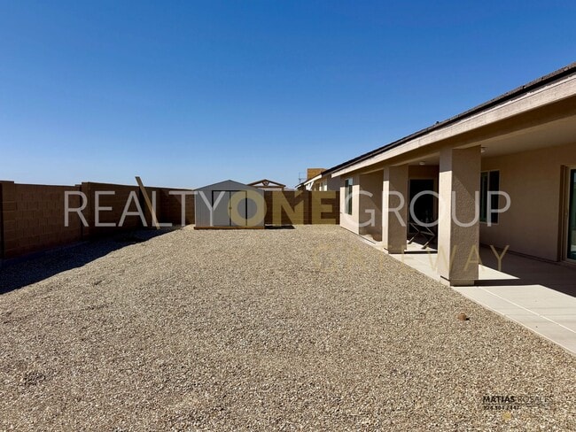 Foto del edificio - Enjoy those Arizona Sunset in this Three Bedroom Two Bath Home full of upgrades !!