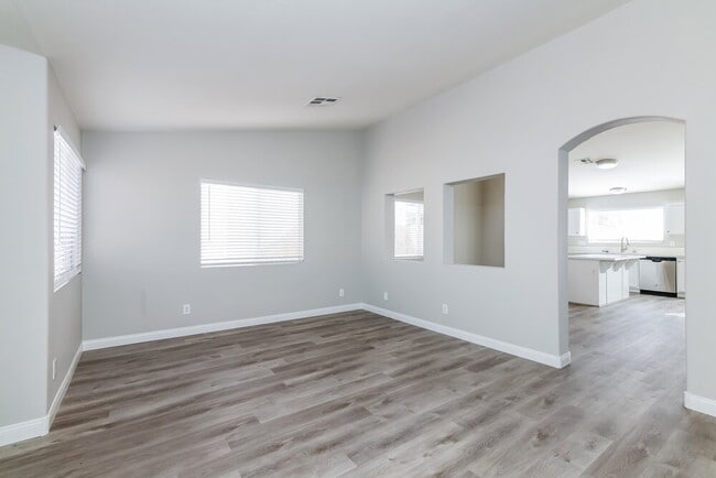 Building Photo - 2037 Madica Ave