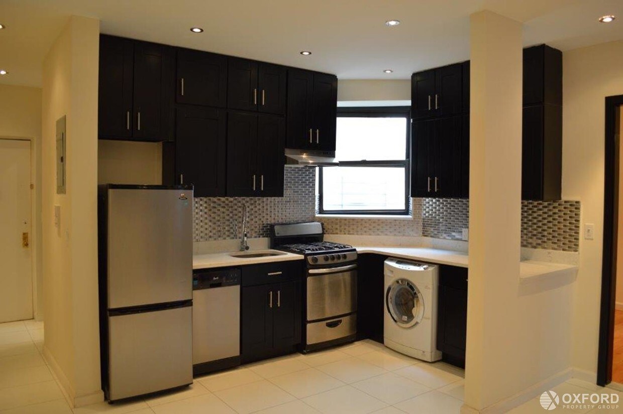 Primary Photo - 243 West 115th Street