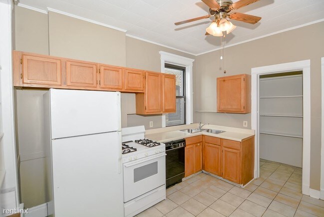 Foto del edificio - 1311 W Newport Ave