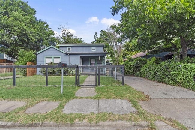 Building Photo - 204 Caney St