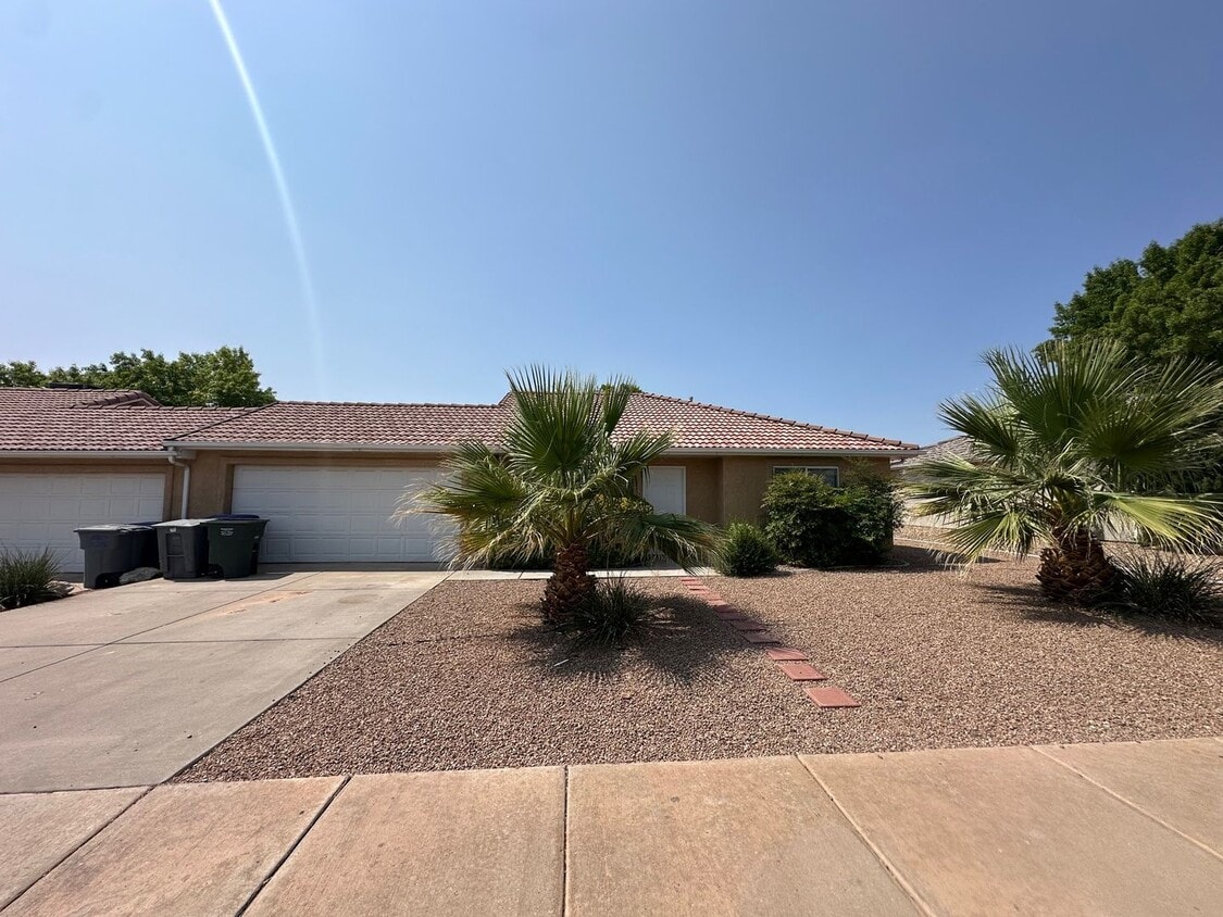 Primary Photo - Duplex Property near the Mall