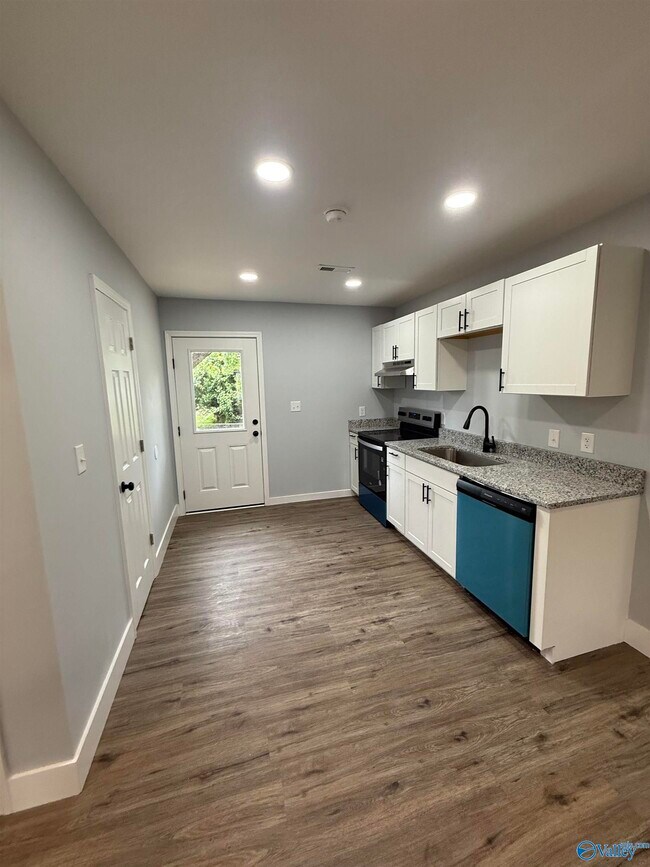 Foto del edificio - 3913 Pine Ave SW