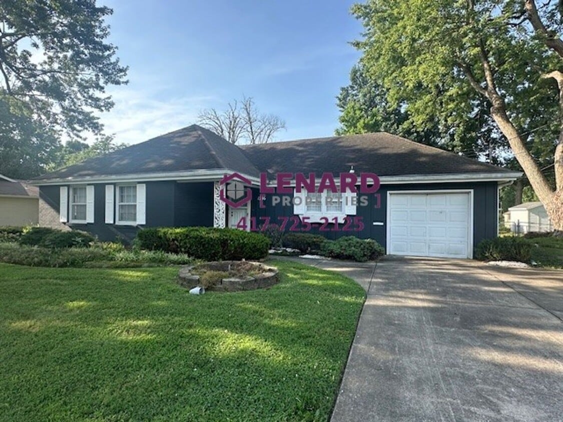 Primary Photo - Beautiful 3 Bedroom House with Fenced in Yard