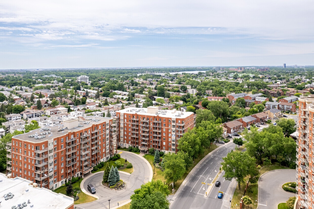 Aerial Photo - 3100 Boul Notre-Dame