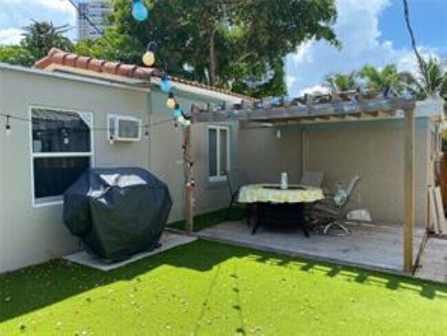 Foto del edificio - 2804 N Ocean Blvd