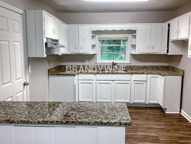 Building Photo - One month FREE RENT!!