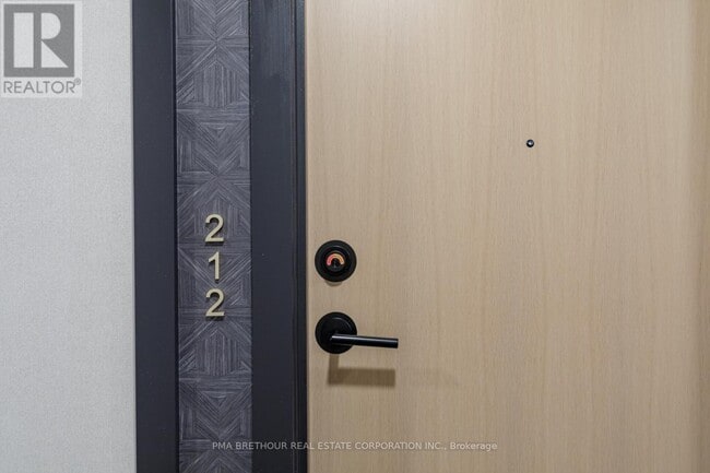 Building Photo - 31 Huron St