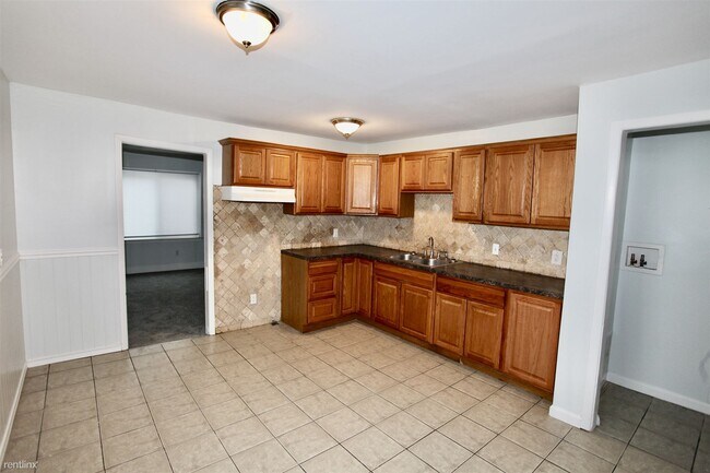 Building Photo - 4 br, 1.5 bath House - 14025 Leonard Ave