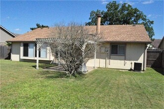 Building Photo - 2119 Fountain Dr