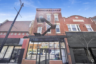 Building Photo - 2545 W North Ave