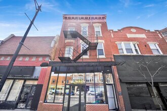 Building Photo - 2545 W North Ave