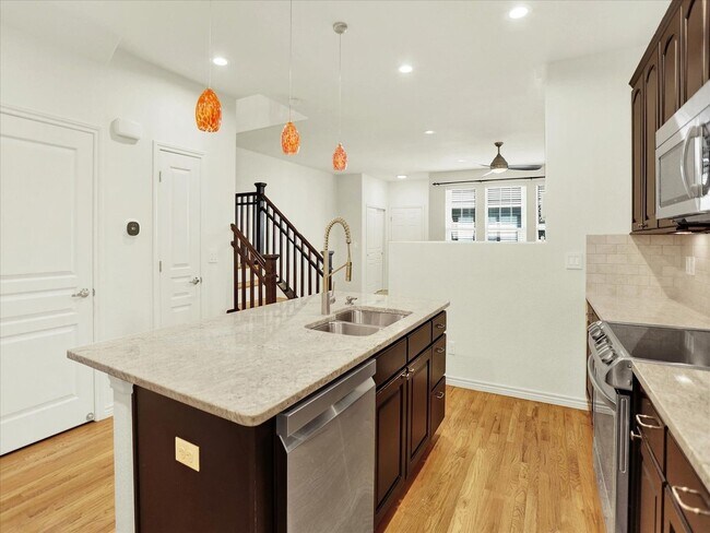Foto del edificio - Spacious 3BR Townhome in Littleton