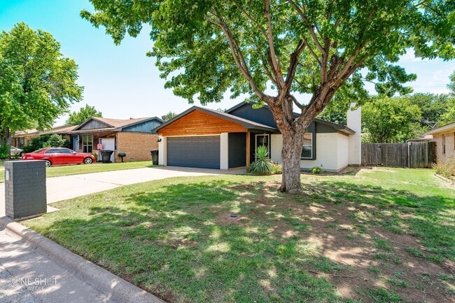 Foto del edificio - 3618 Varsity Ln