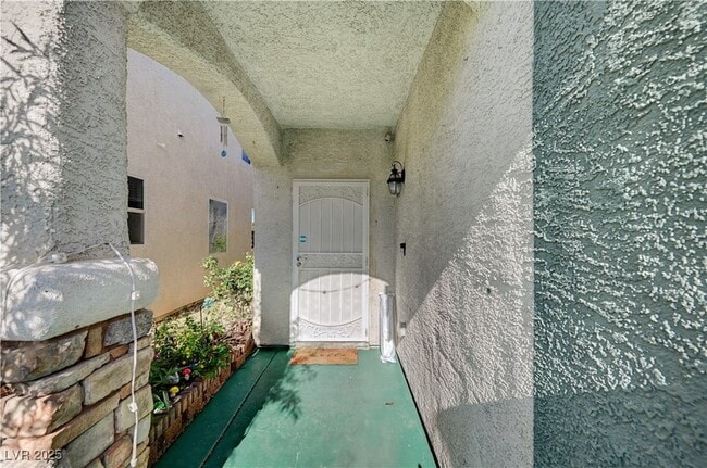 Building Photo - 5674 Diamond Palm Ct