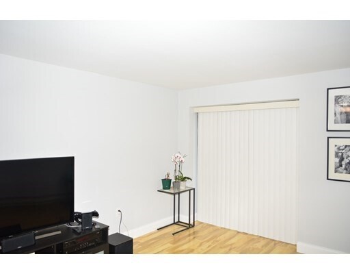 Foto del edificio - 1321 Worcester Rd