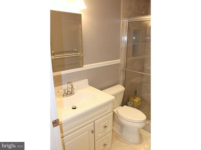 Foto del edificio - 221 Woodmill Dr