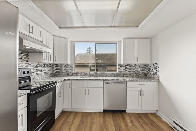Building Photo - Newly updated 4 Bedroom 2 Bath single fami...