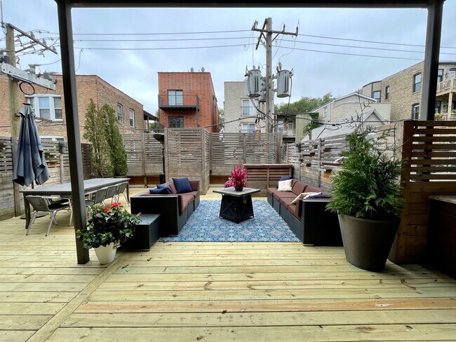 Foto del edificio - 800 W Cornelia Ave