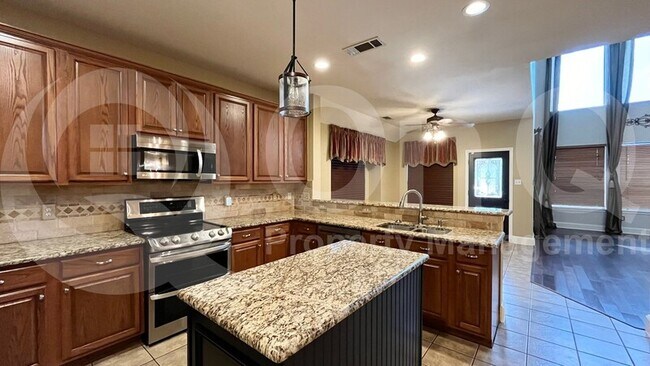 Foto del edificio - 6604 Victory Crest Drive