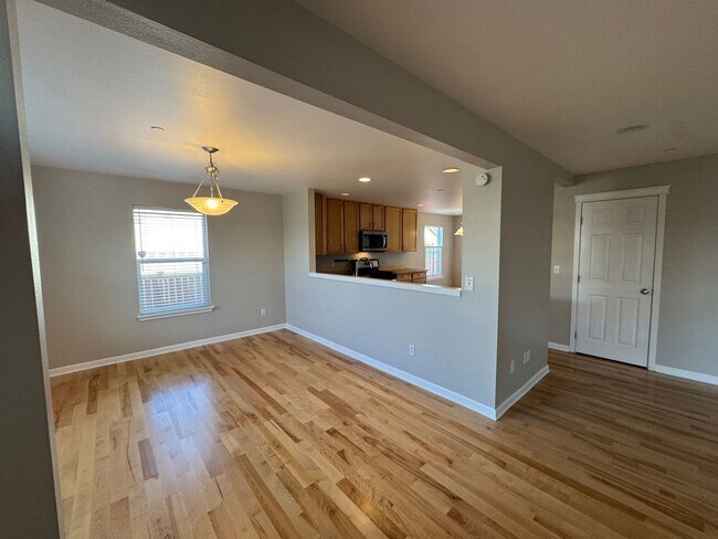 Foto del edificio - DuPont 4-bedroom, 2.5-bath home with A/C