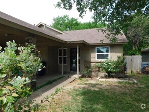 Building Photo - 7800 Brodie Ln