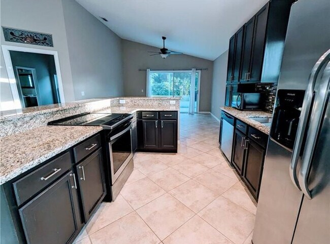 Encimeras de granito - 562 SW Saint Martins Cv