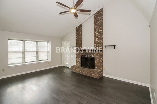 Building Photo - 1.5 MONTHS FREE!!