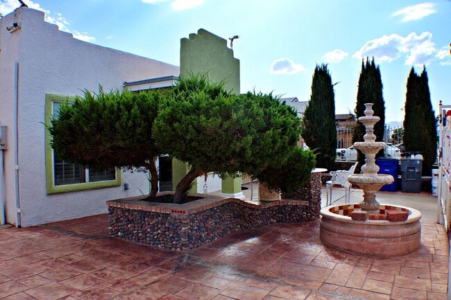 Foto del edificio - 6244 Kings Bridge Dr