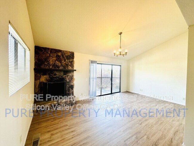 Building Photo - 1552 Merrill St