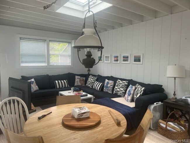 Foto del edificio - 57 Juniper Ave