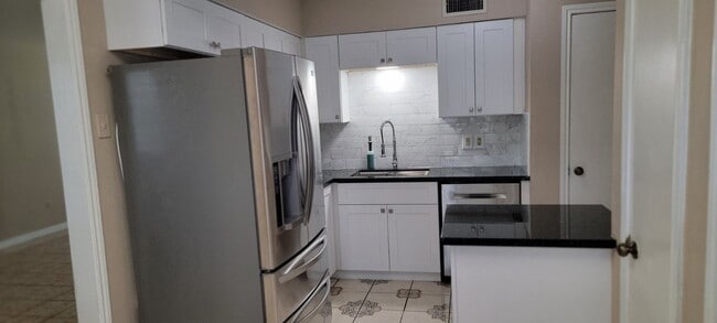 Foto del edificio - 5510 Deep Forest Dr