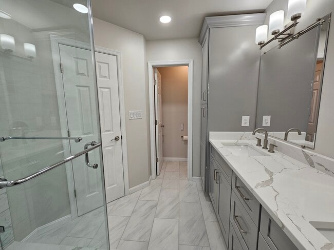 Master bathroom - 2348 Huntington Station Ct
