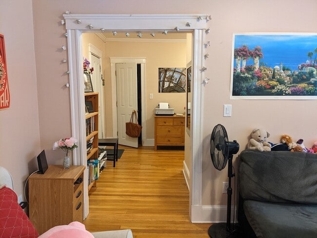 Building Photo - 66 Queensberry St