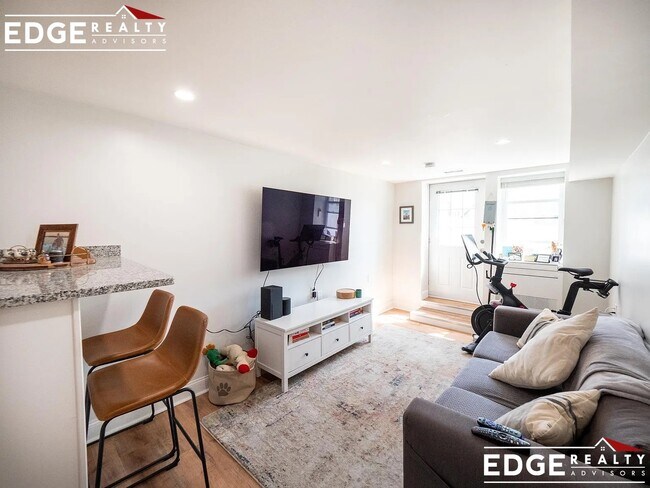 Foto del edificio - 171B Lexington St