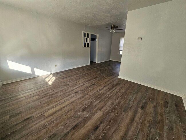 Foto del edificio - 2901 Prentice NW