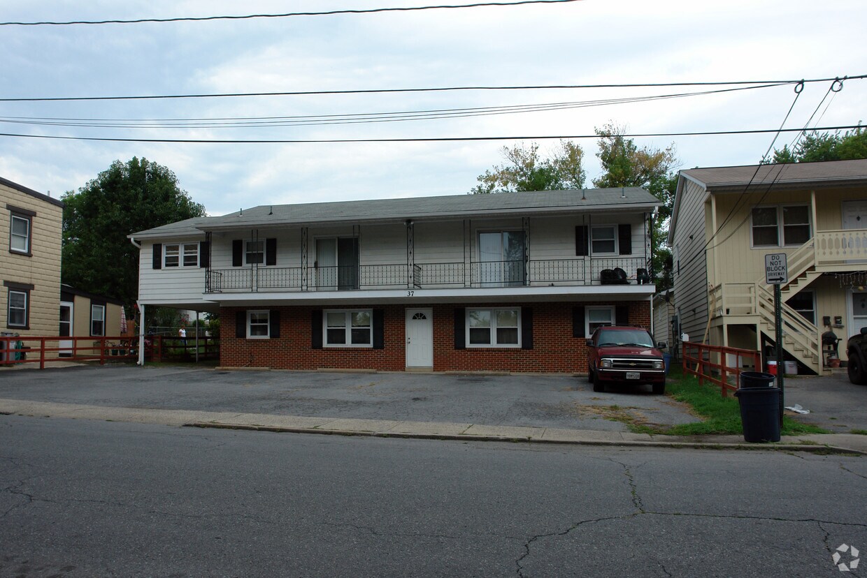 Building Photo - 37 Winchester St