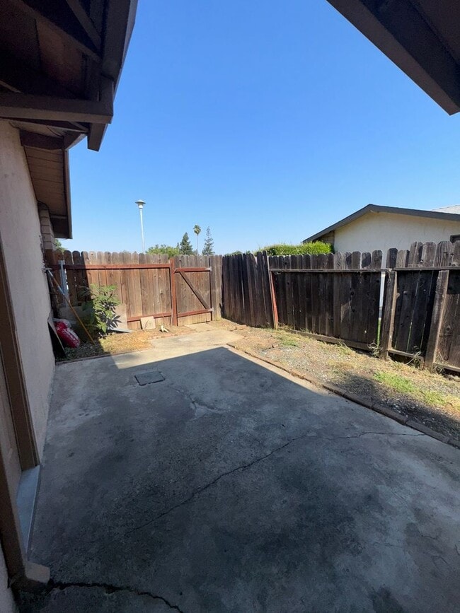 Building Photo - Bellflower Way