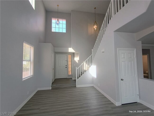 Building Photo - 9737 Ravine Ave