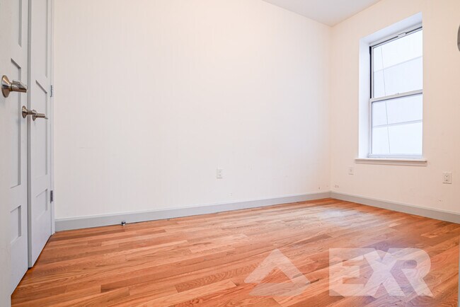 Building Photo - 68 W 107th St