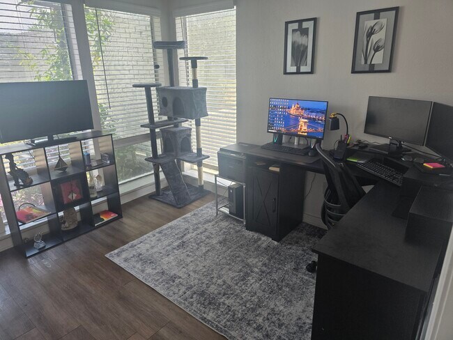 Foto del edificio - 210 Trellis Pl