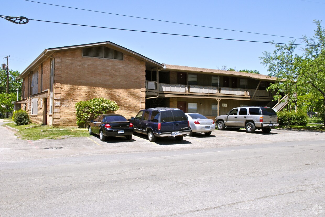 Primary Photo - Westover House Apartments