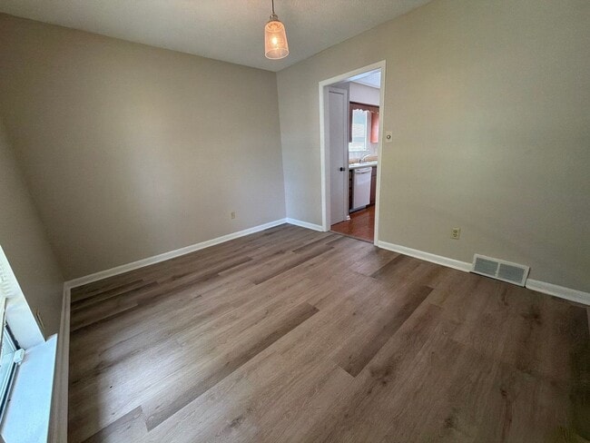 Foto del edificio - 2253 Mangum Rd