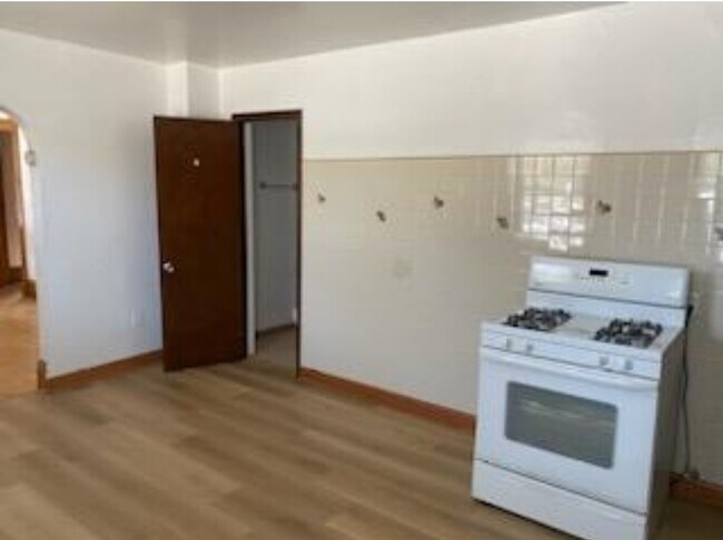 Foto del edificio - 2242 W Coulter St