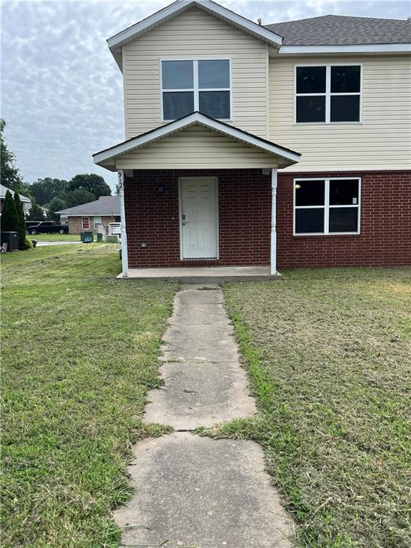 Primary Photo - 912 N Meadowlands Dr