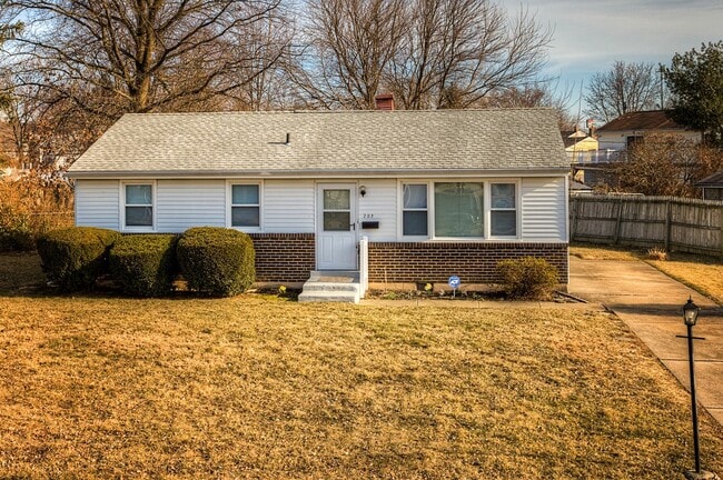 Building Photo - Ranch home near Christiana Hospital - COMI...