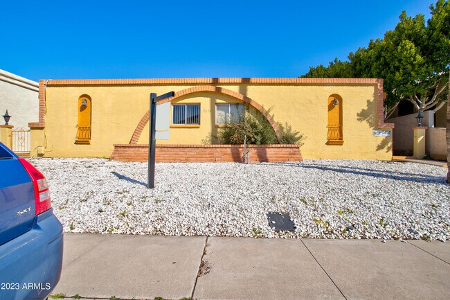 Foto del edificio - 7850 E Glenrosa Ave