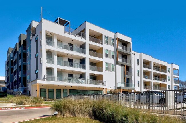 Foto del edificio - 4801 Springdale Rd