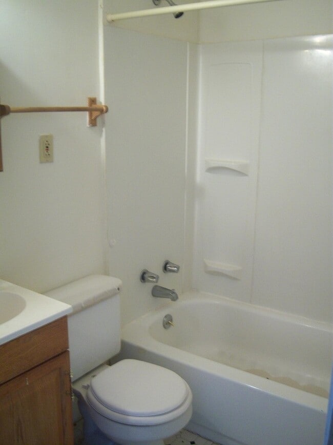 Building Photo - $995 / 2br - Jennings 2 Bedroom Home for r...