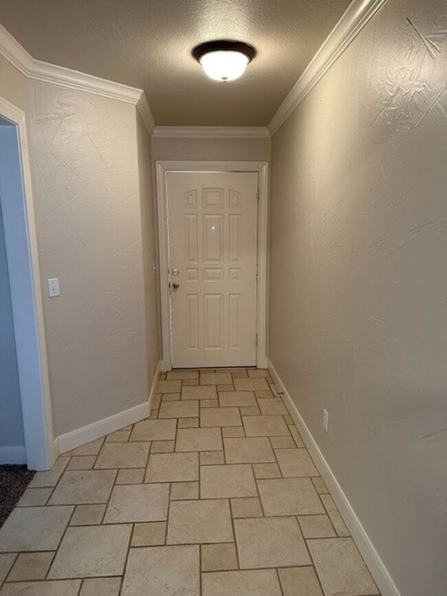 Building Photo - Live in this newly renovated townhome